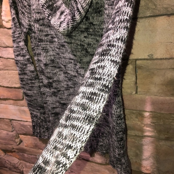 Size Medium (7-9) black/white pull over sweater with hood - Picture 6 of 15
